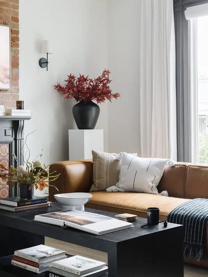 Wall Colors That Pair Well with a Dark Brown Sofa